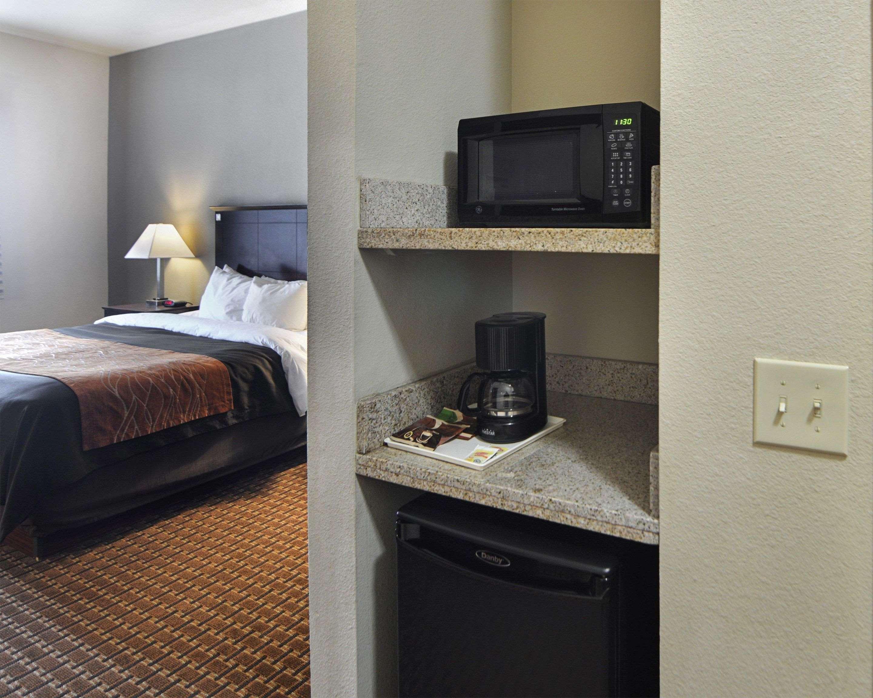 Comfort & Near Lake Lewisville Hotel