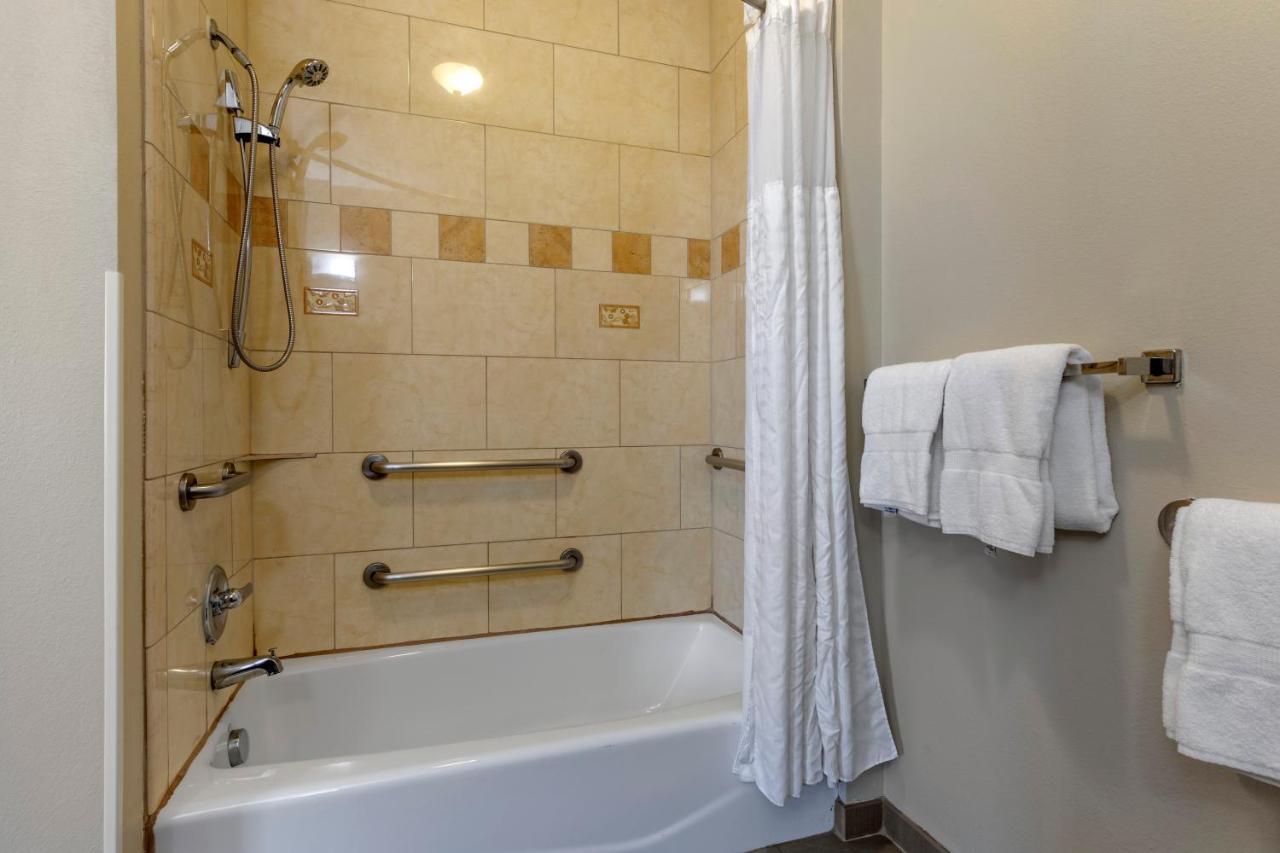 Comfort & Near Lake Lewisville