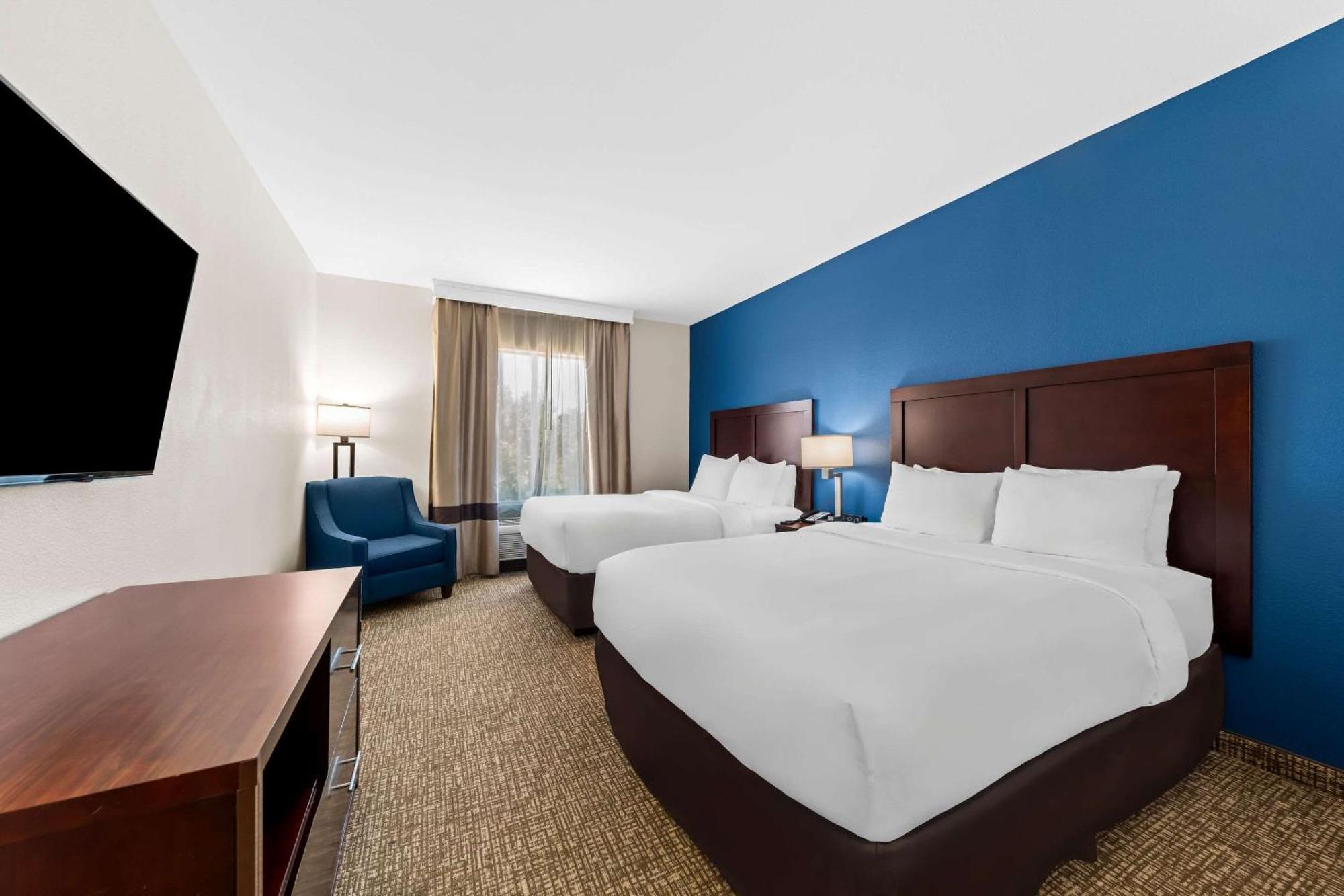 Comfort & Near Lewisville 3* Corinth