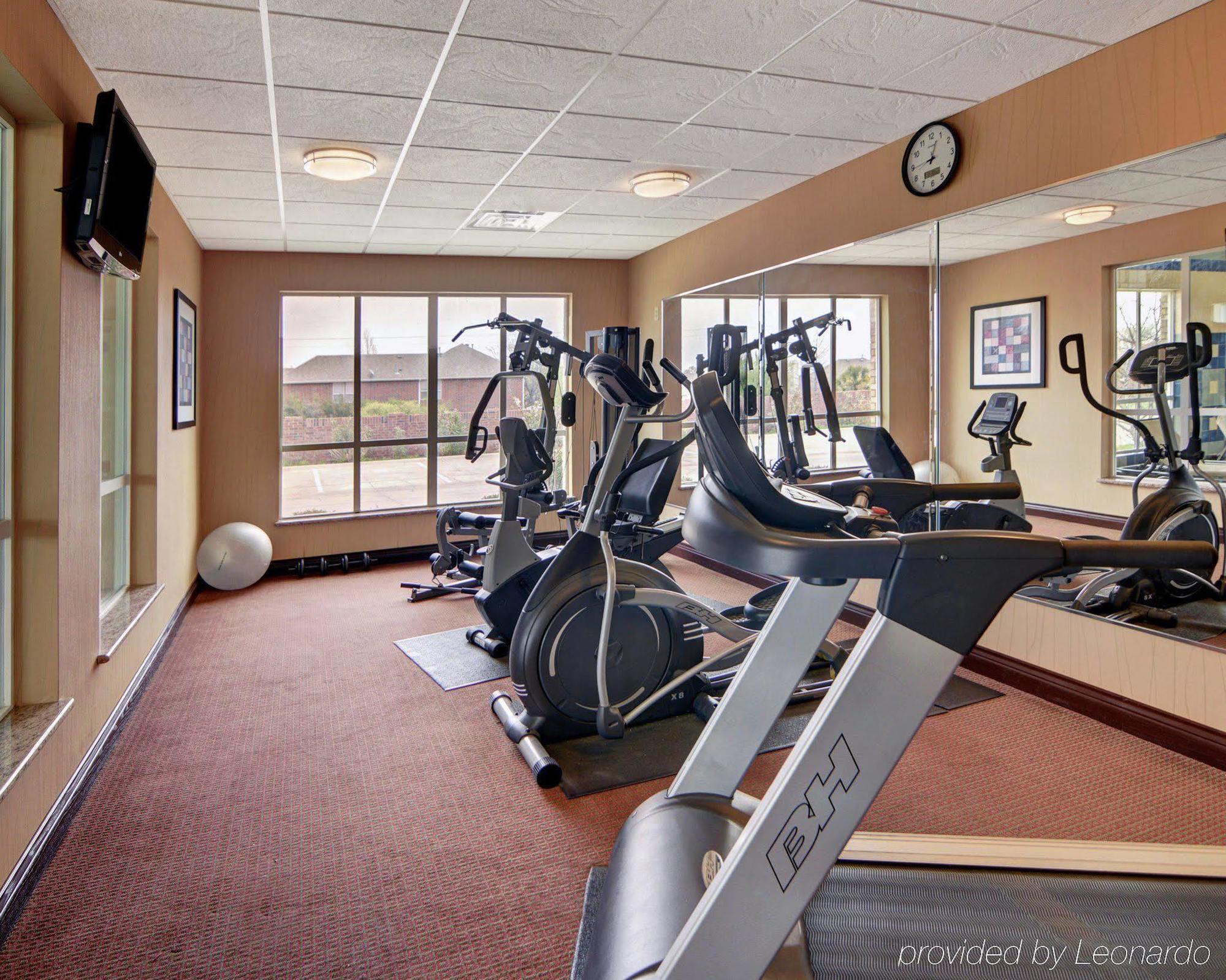Hotel Comfort & Near Lake Lewisville 3*